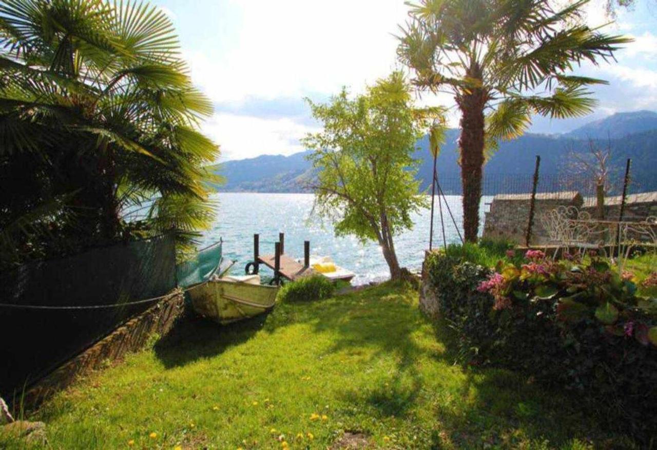 Il Glicine Appartamento Con Darsena Privata A Lago Pettenasco Exterior photo
