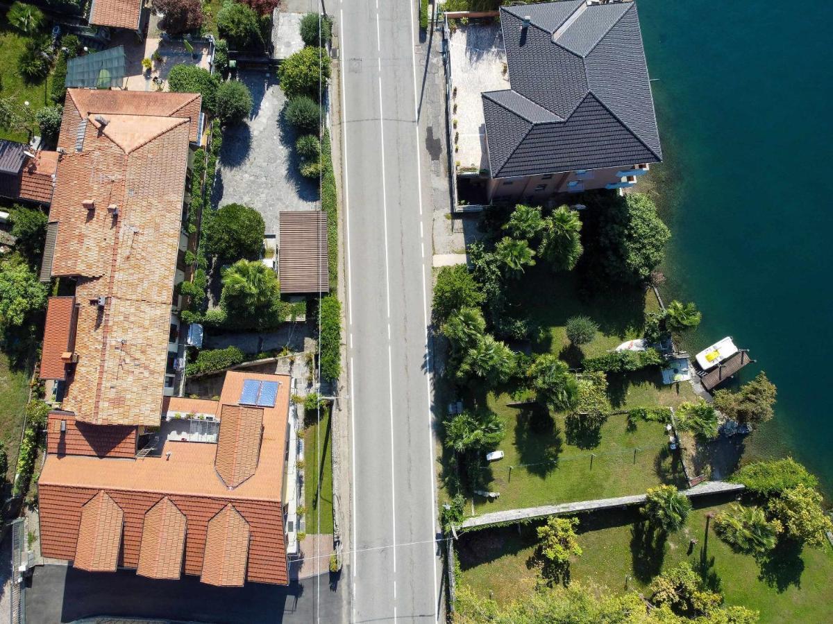 Il Glicine Appartamento Con Darsena Privata A Lago Pettenasco Exterior photo