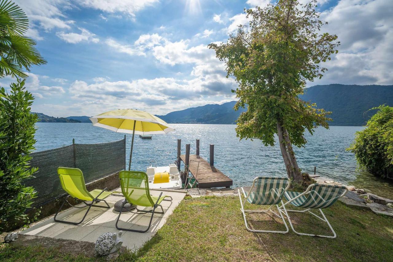 Il Glicine Appartamento Con Darsena Privata A Lago Pettenasco Exterior photo